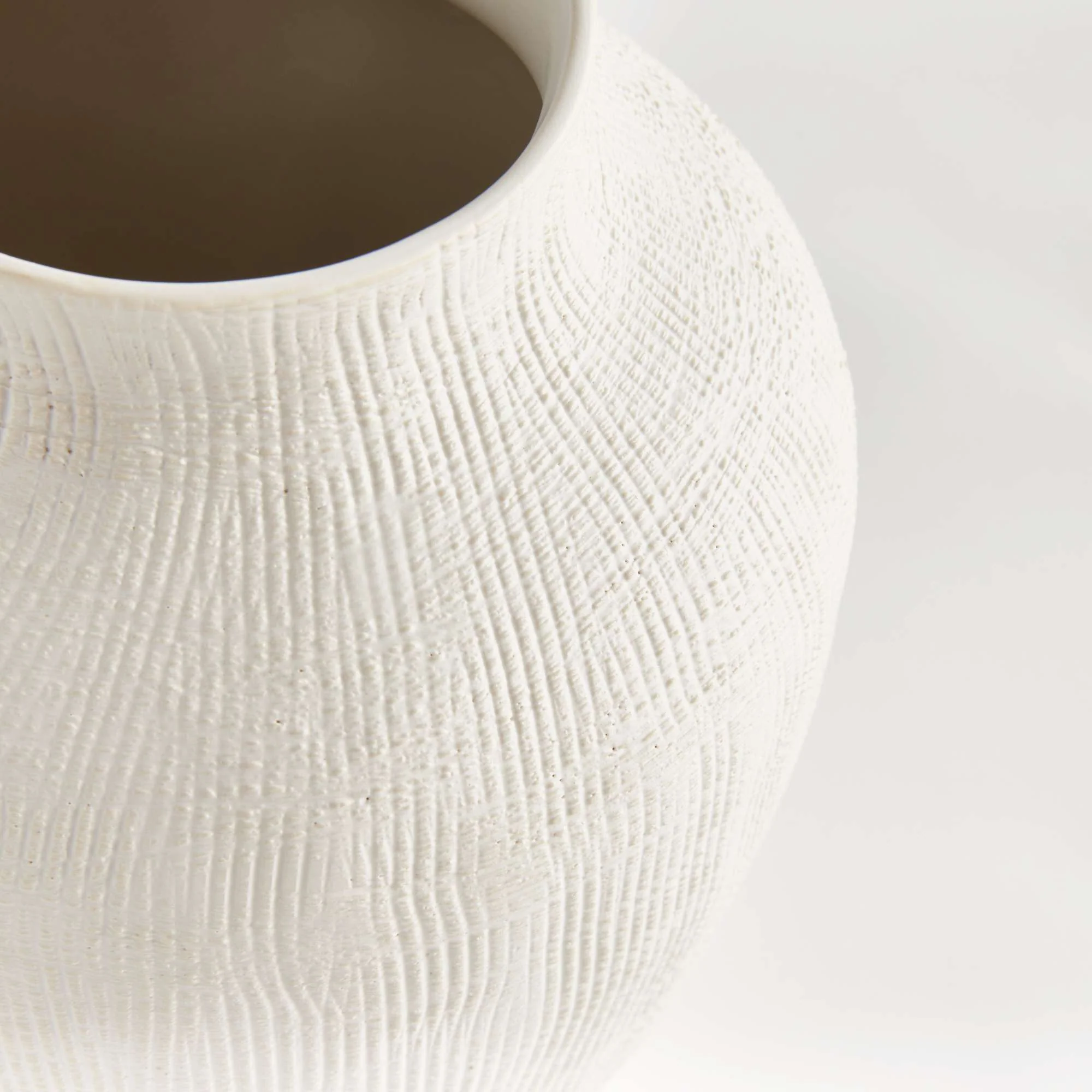 BARCLAY BUTERA OJAI VASE SMALL - Image 5