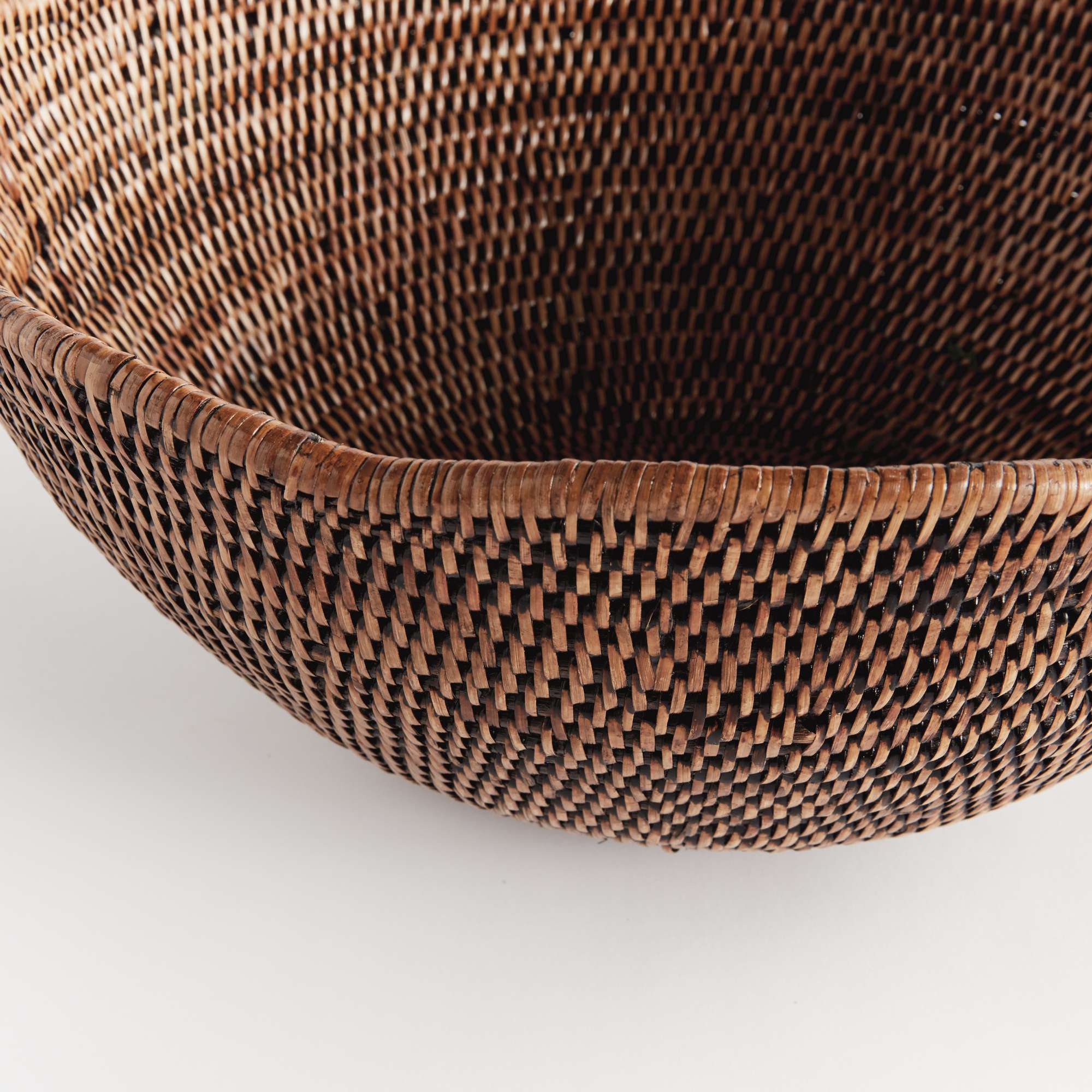 BURMA RATTAN SCALLOPED EDGE BOWL LARGE - Image 4