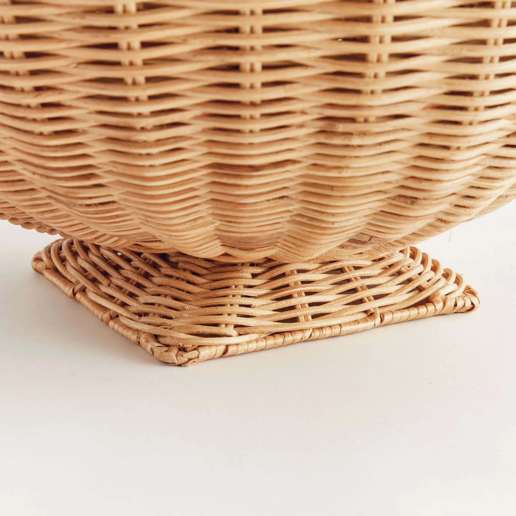 CHARLESTON RATTAN FOOTED BOWL - Image 4