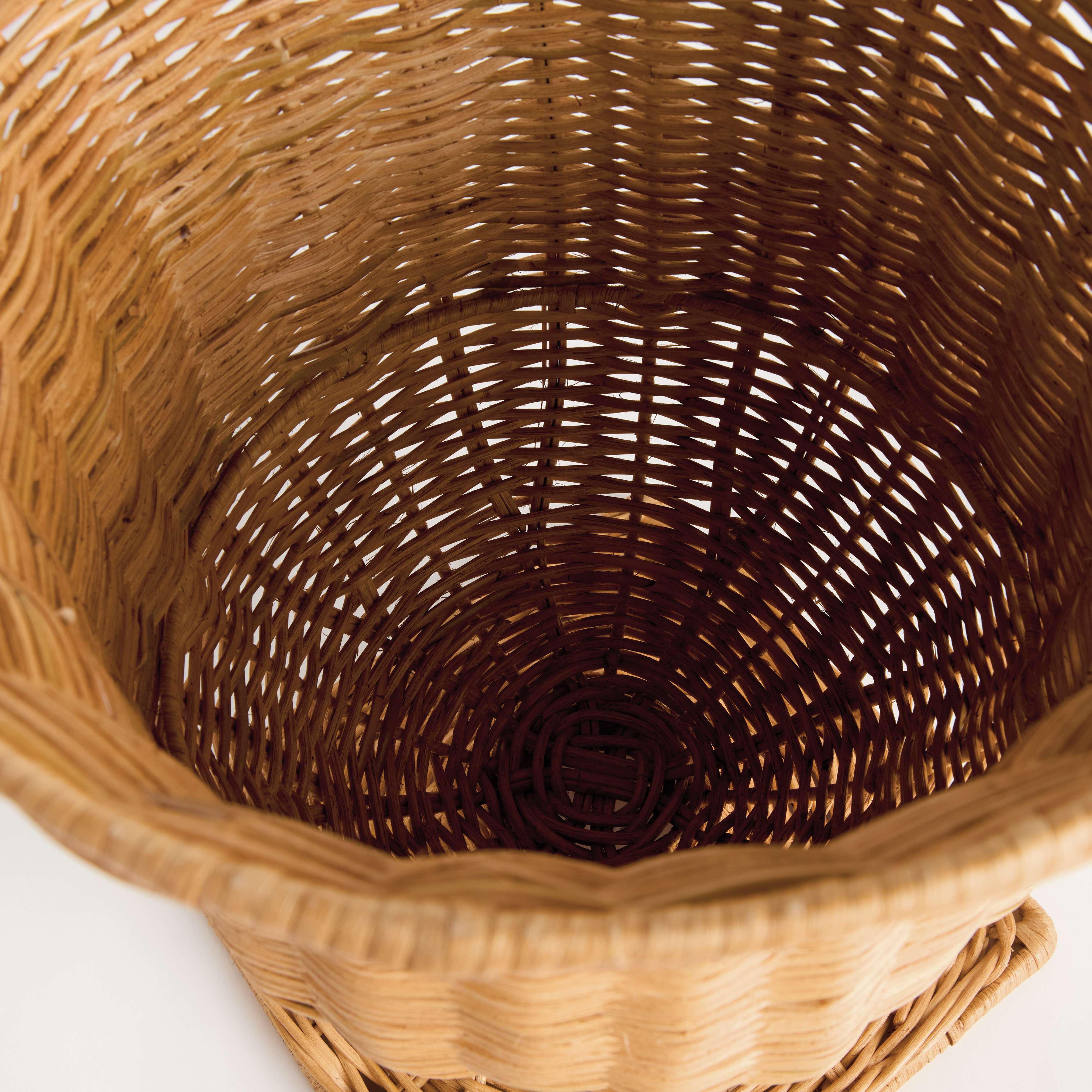 CHESAPEAKE RATTAN FOOTED URN NARROW - Image 4
