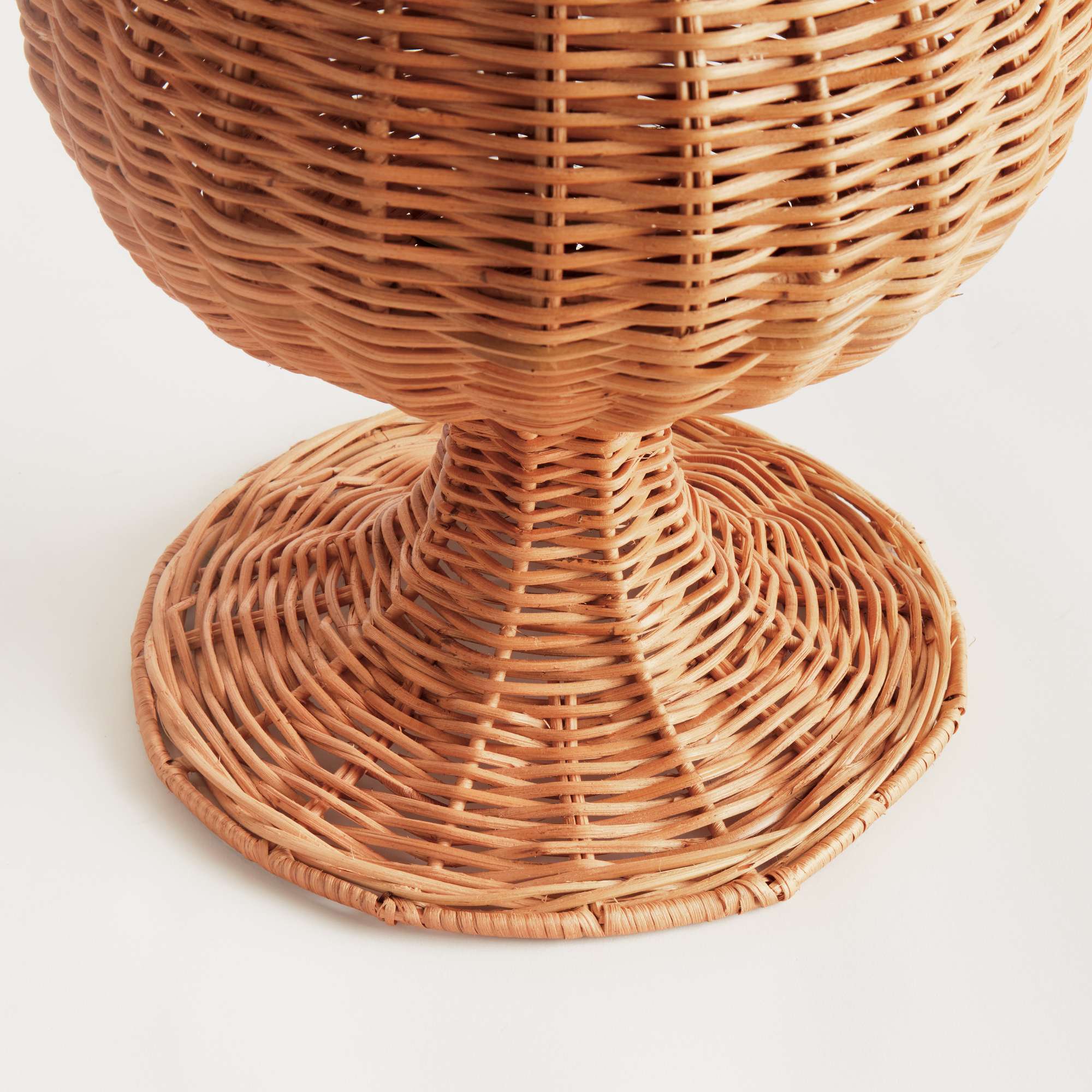 CHESAPEAKE RATTAN FOOTED URN TALL - Image 3