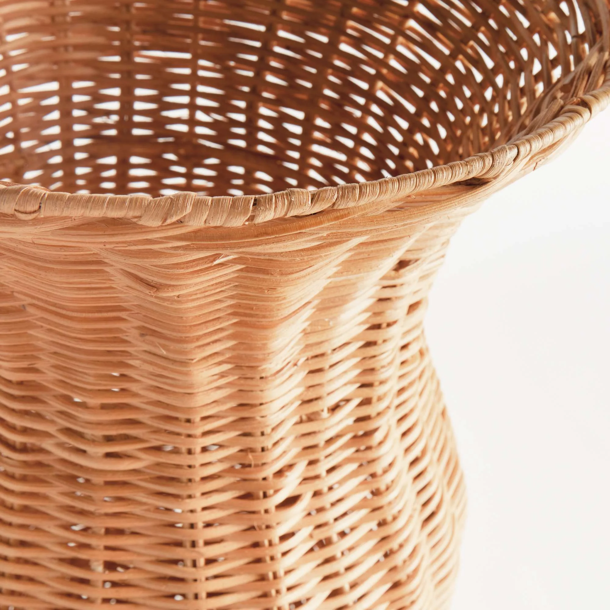 CHESAPEAKE RATTAN FOOTED URN TALL - Image 4