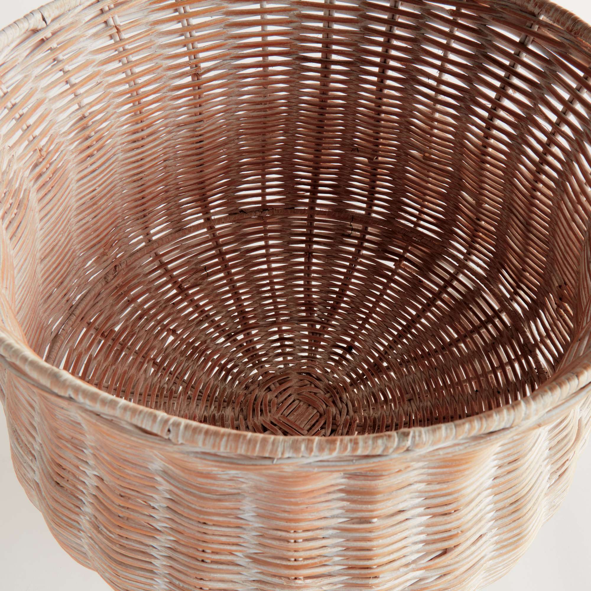 CHESAPEAKE RATTAN FOOTED URN WIDE - Image 3