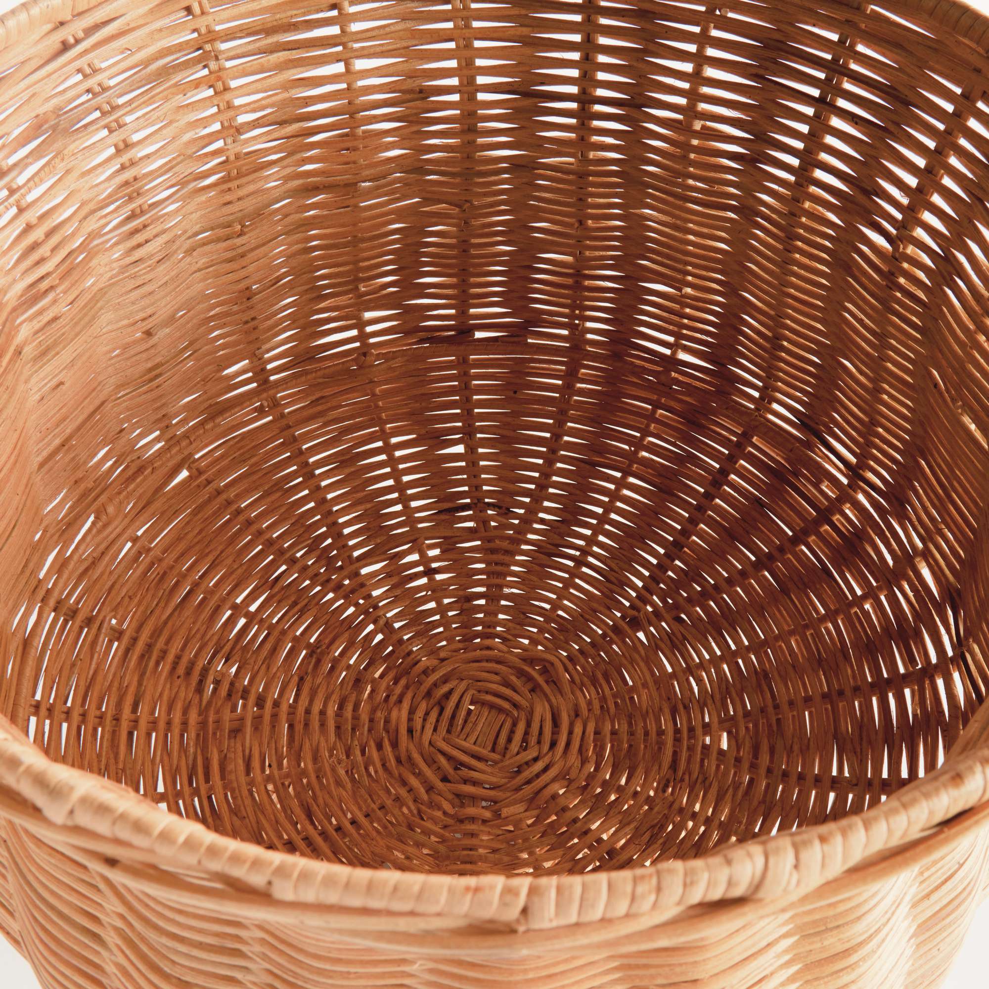 CHESAPEAKE RATTAN FOOTED URN WIDE - Image 2