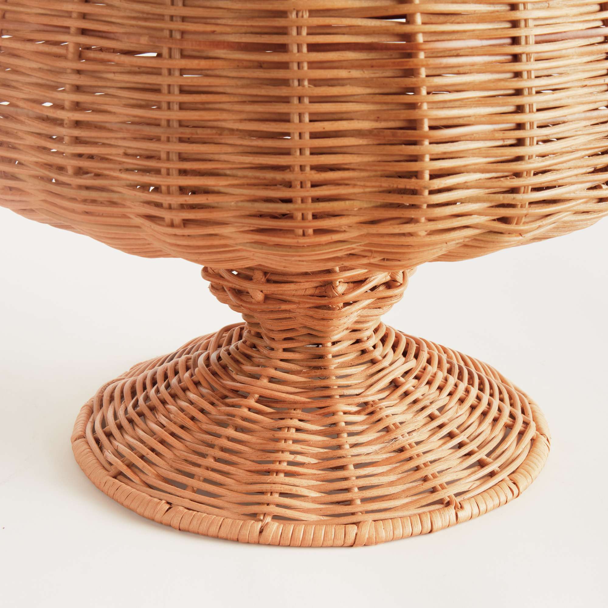 CHESAPEAKE RATTAN FOOTED URN WIDE - Image 3