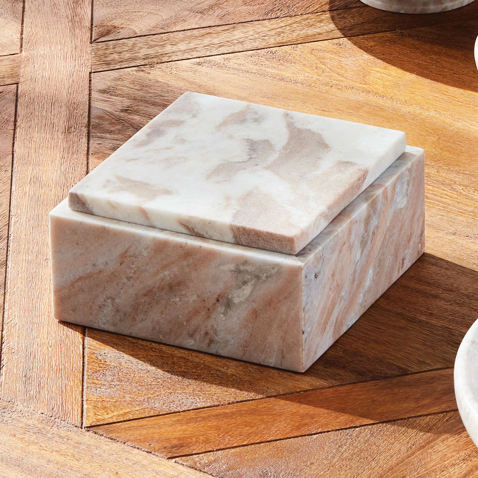 JAQUELINE MARBLE SQUARE LIDDED BOX WIDE - Image 2