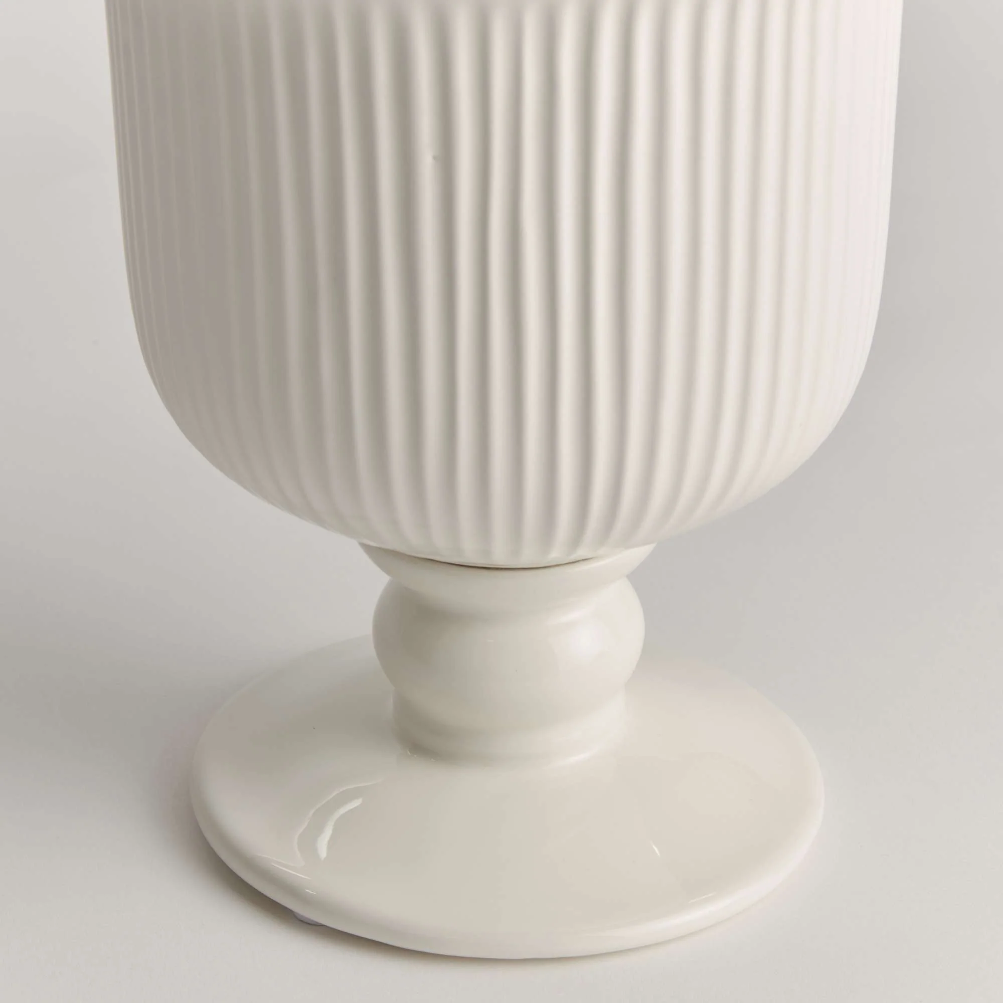 SINCLAIR FOOTED URN SMALL - Image 3
